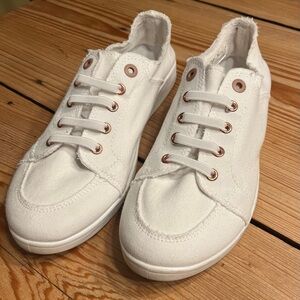 Vionic White Canvas Sneakers with Rose Gold Accents
